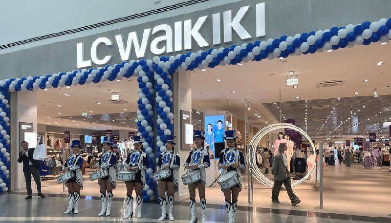 В ТЦ «Мега Химки» открылся самый большой магазин LC Waikiki в России
Бутик расположился на двух этажах и занял в общей сложности 4 тыс. кв. метров | Сетка — социальная сеть от hh.ru