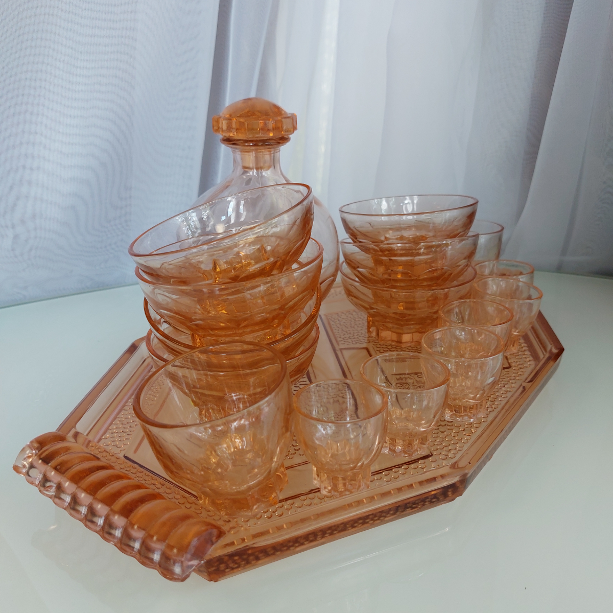 Винтажное карамельное стекло.
Цвет леденца и закругленные формы делают такие комплекты желанными и востребованными.
Франция.  50е.
Сладкая сервировка | Сетка — социальная сеть от hh.ru