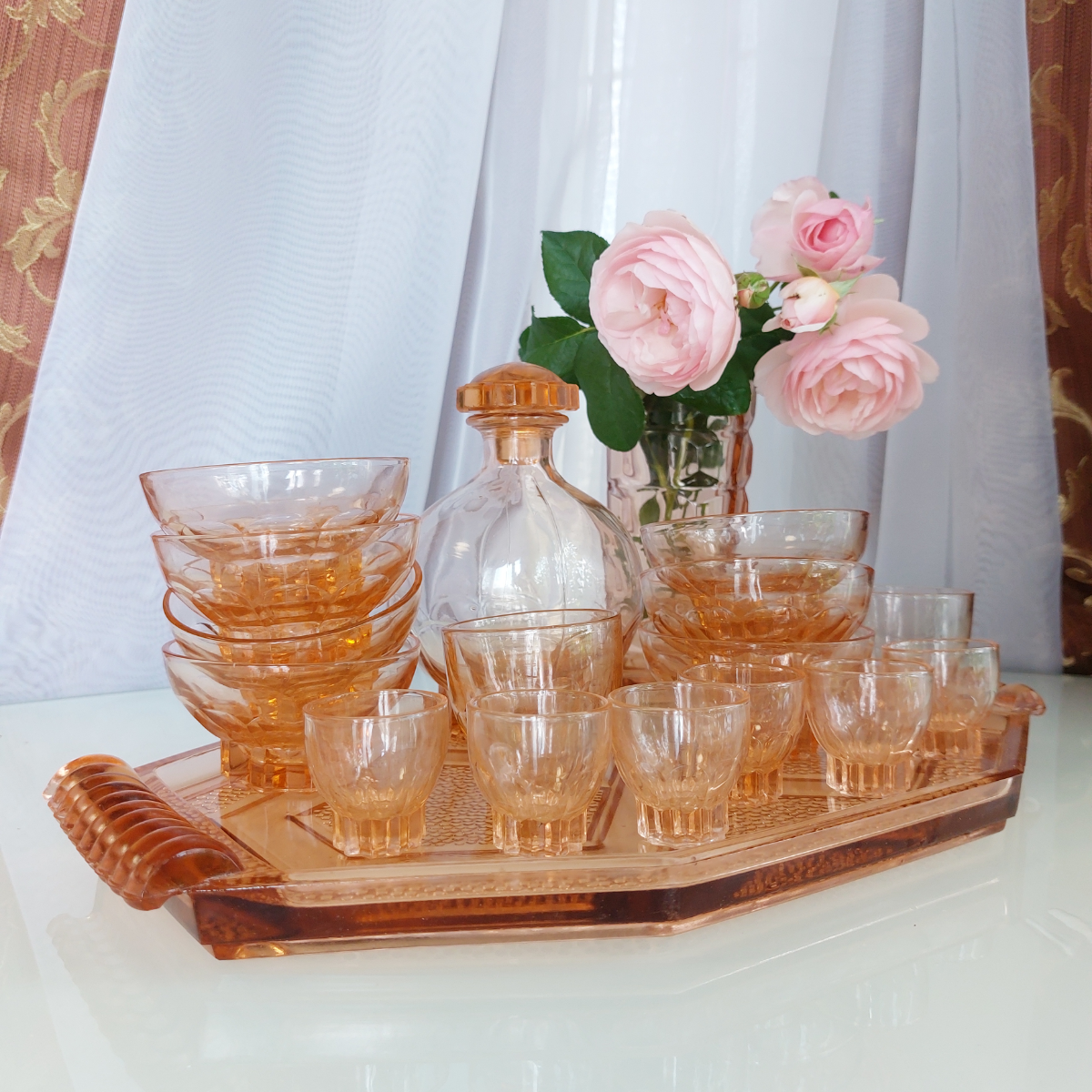 Винтажное карамельное стекло.
Цвет леденца и закругленные формы делают такие комплекты желанными и востребованными.
Франция.  50е.
Сладкая сервировка | Сетка — социальная сеть от hh.ru