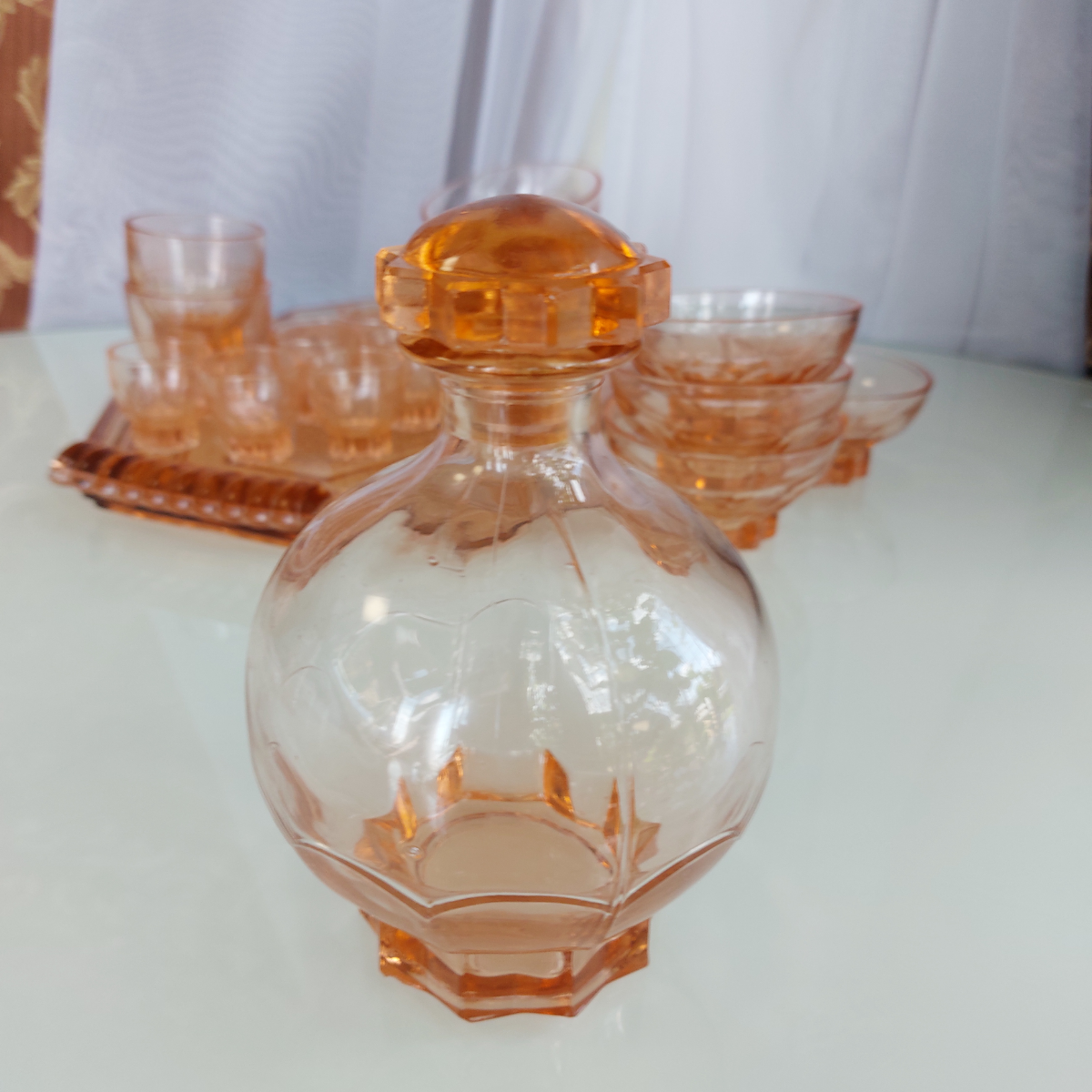 Винтажное карамельное стекло.
Цвет леденца и закругленные формы делают такие комплекты желанными и востребованными.
Франция.  50е.
Сладкая сервировка | Сетка — социальная сеть от hh.ru