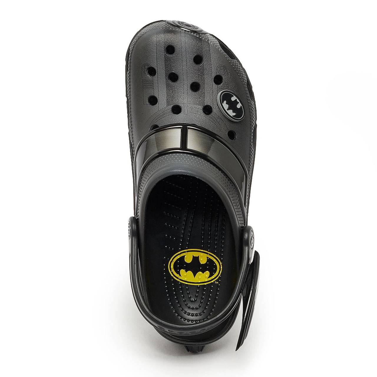 Новые кроксы-бэтмобили появятся в продаже уже 17 сентября! В них есть передние и задние фары + два фирменных джиббитса.
Стоят $70 (6200 рублей), но для фанатов кроксов бесценно
🍕зумеры любят пиццу? | Сетка — социальная сеть от hh.ru