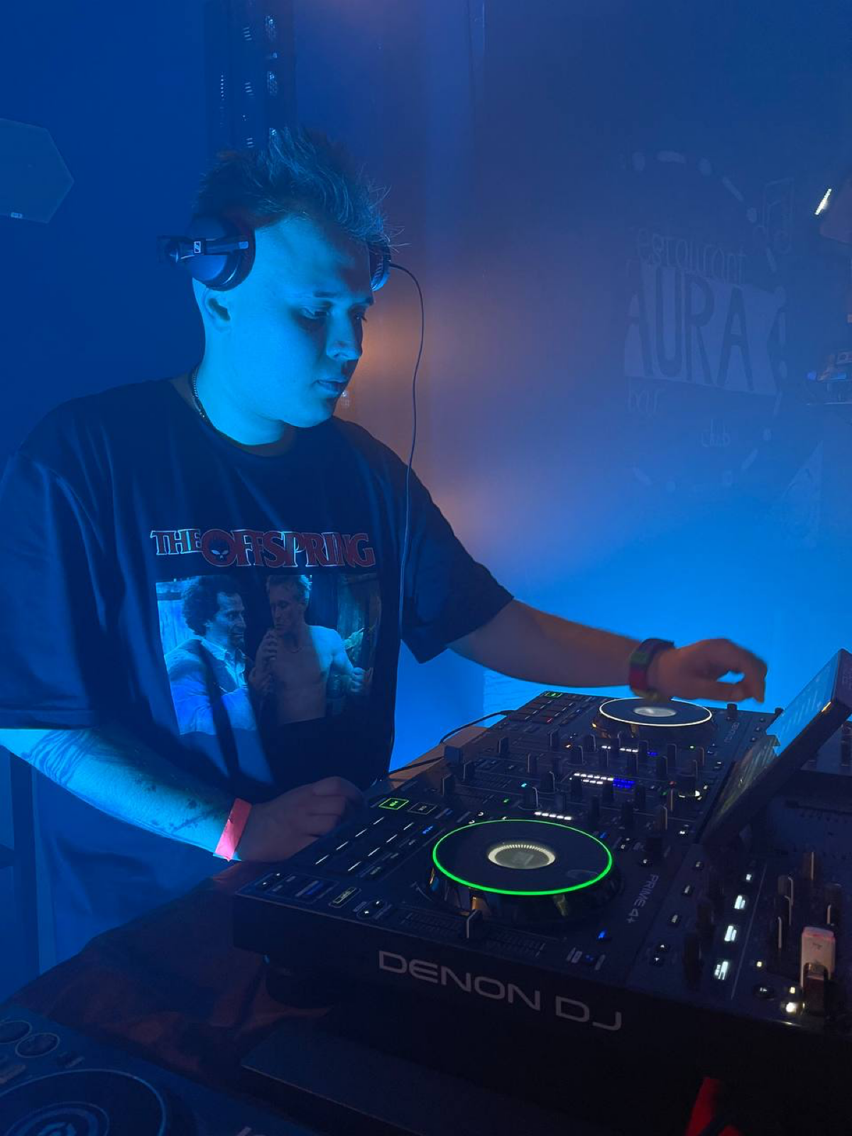 Делали вечеринку в родном городе, самые яркие события.
На видео интереснее, но хз как тут их грузить | Сетка — социальная сеть от hh.ru