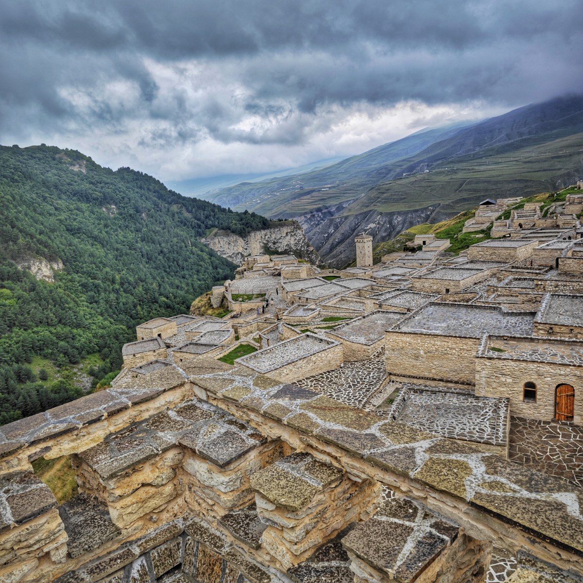 За несколько дней в Чечне успел увидеть Грозный, озеро Кезеной-Ам, аул Хой и старинные сторожевые башни | Сетка — социальная сеть от hh.ru