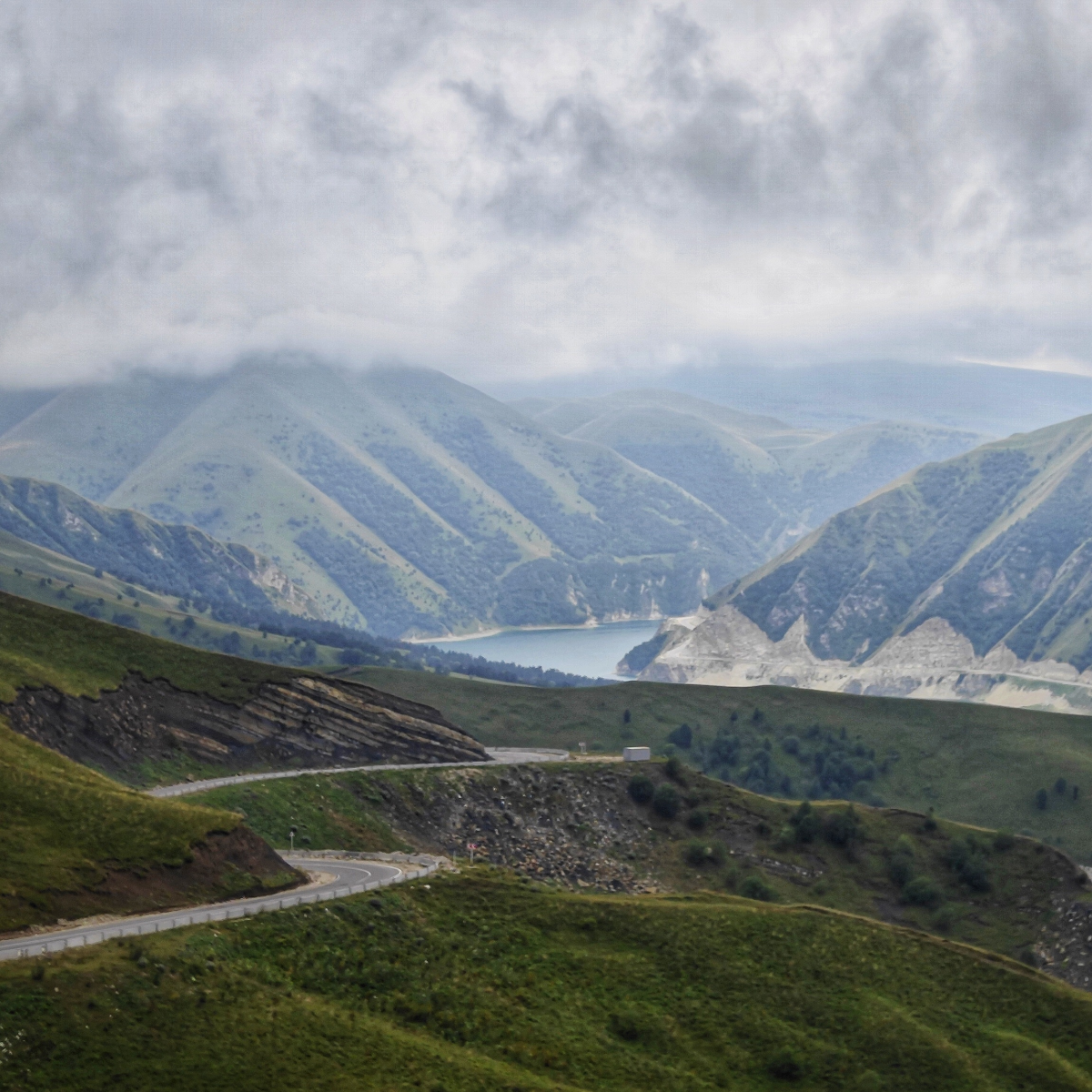 За несколько дней в Чечне успел увидеть Грозный, озеро Кезеной-Ам, аул Хой и старинные сторожевые башни | Сетка — социальная сеть от hh.ru