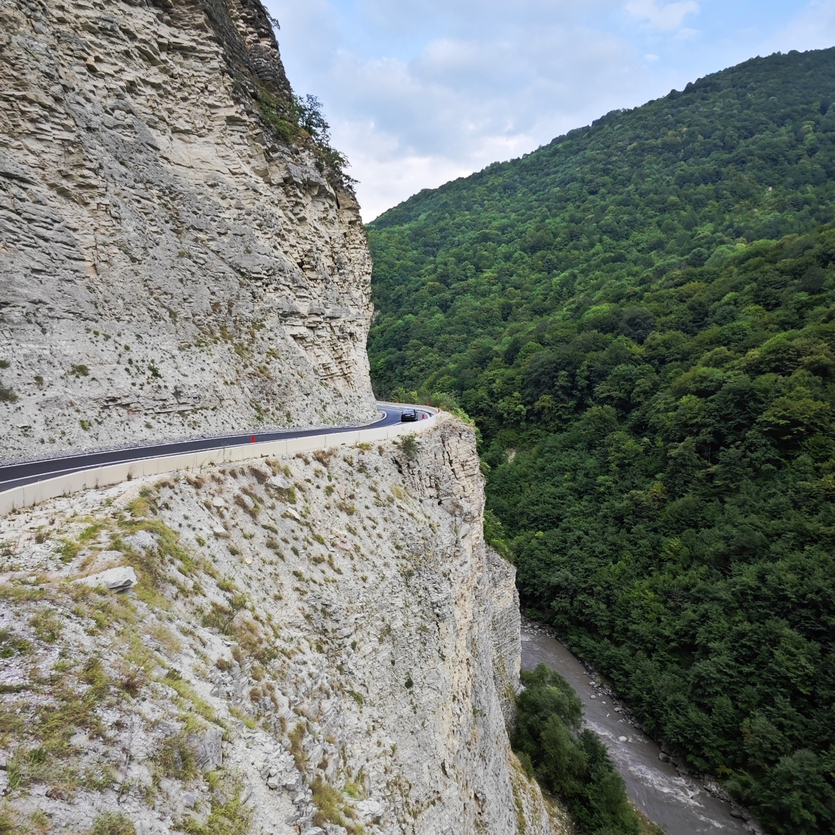 За несколько дней в Чечне успел увидеть Грозный, озеро Кезеной-Ам, аул Хой и старинные сторожевые башни | Сетка — социальная сеть от hh.ru