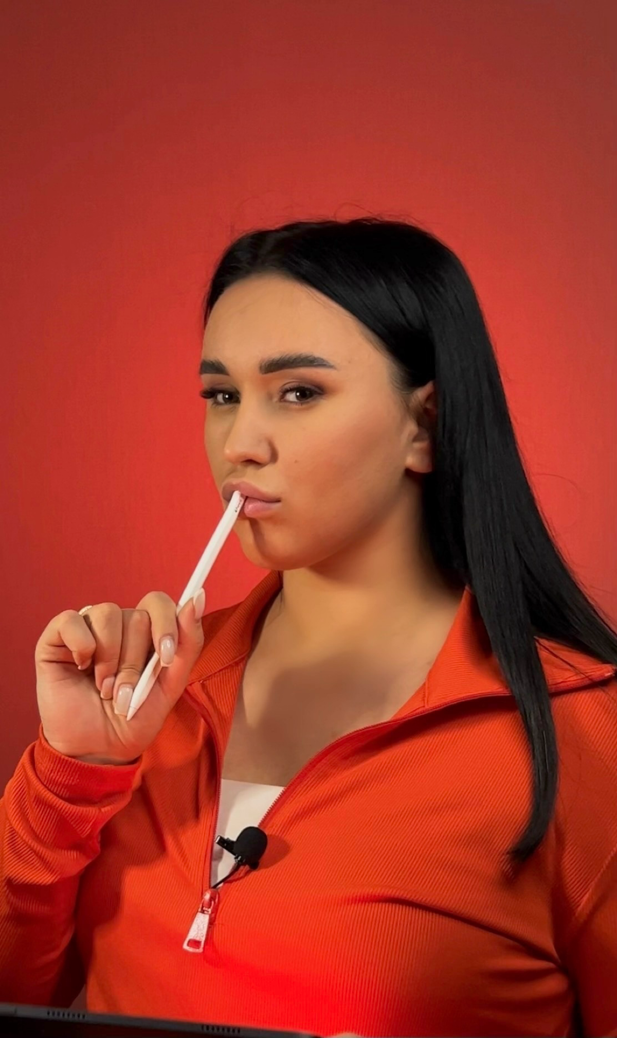 #постзнакомство 
Я Даша, СММ-менеджер.
В данной сфере уже 5-ть лет, занимаюсь продвижением брендов, кейсы тут не публикую про НДА думаю знают все!)
Люблю то что делаю | Сетка — социальная сеть от hh.ru