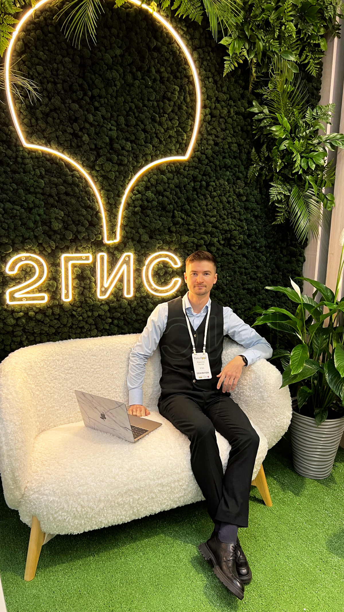 Коллеги, привет!
Кто здесь так же из b2b продаж?
Пишите в комментах что продаете, где работаете и какая была максимальная сделка? 😅 | Сетка — социальная сеть от hh.ru
