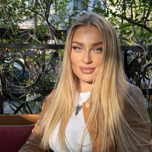 Арина Логинова