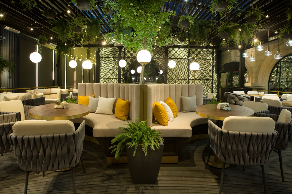Привет!
Меня зовут Дмитрий, я генеральный менеджер в ARKA Hotel by Ginza Project. За 12 лет в индустрии гостеприимства прошел путь от беллмэна до генерального менеджера | Сетка — социальная сеть от hh.ru