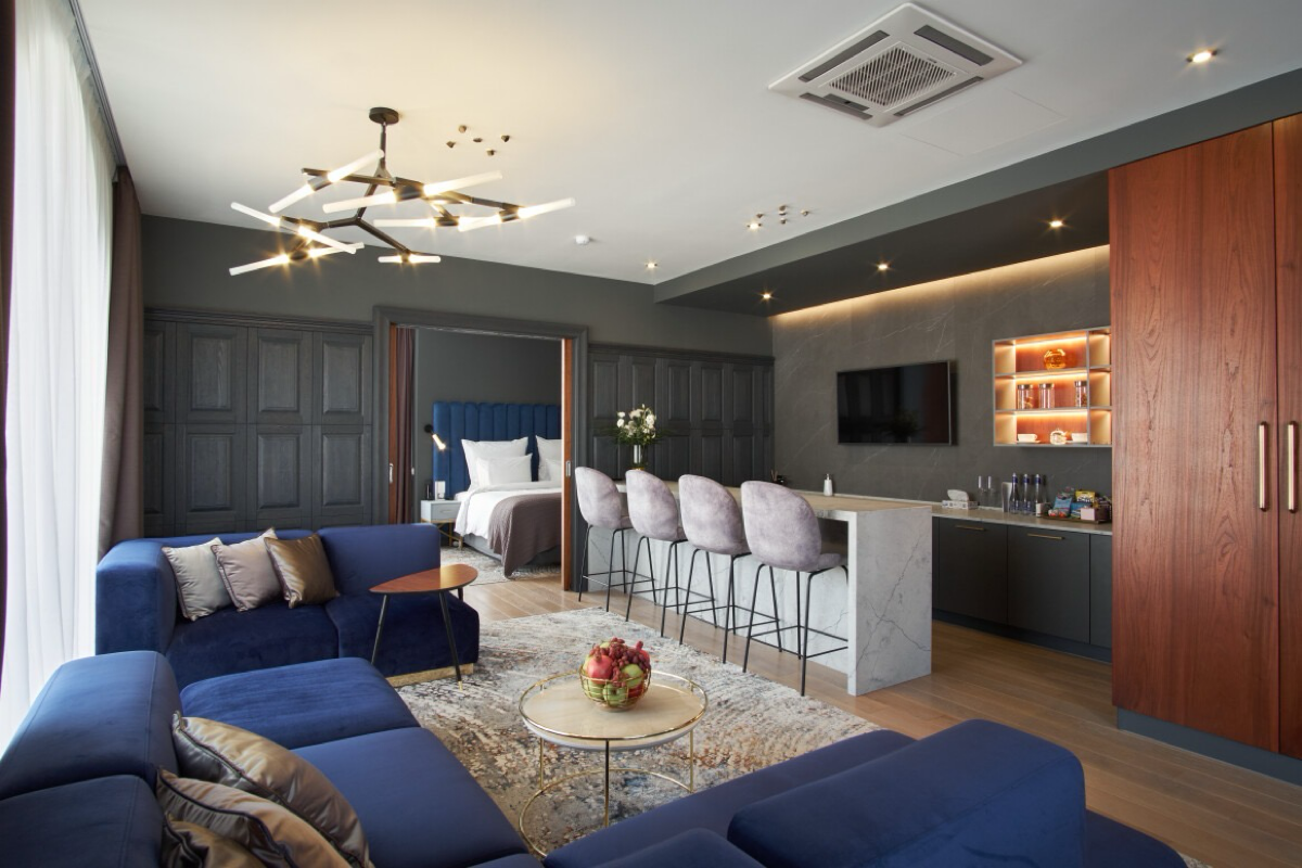 Привет!
Меня зовут Дмитрий, я генеральный менеджер в ARKA Hotel by Ginza Project. За 12 лет в индустрии гостеприимства прошел путь от беллмэна до генерального менеджера | Сетка — социальная сеть от hh.ru