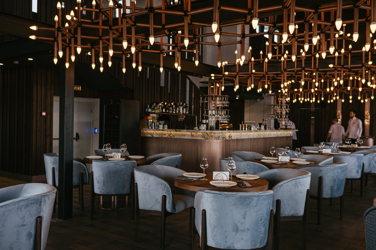 Привет!
Меня зовут Дмитрий, я генеральный менеджер в ARKA Hotel by Ginza Project. За 12 лет в индустрии гостеприимства прошел путь от беллмэна до генерального менеджера | Сетка — социальная сеть от hh.ru