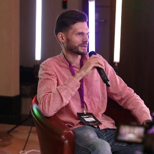 Илья Комолов