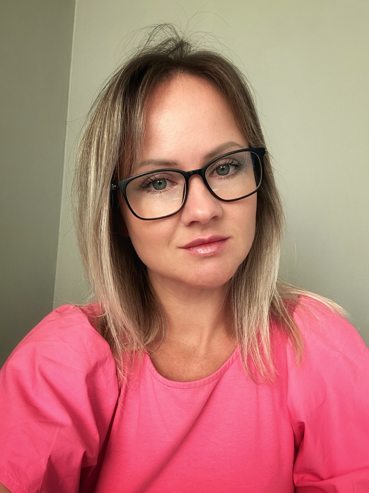 Для начала немного расскажу о себе!
Мне 38 лет, я работаю в ГК Декартус на позиции HR-generalist с 2022 года | Сетка — социальная сеть от hh.ru