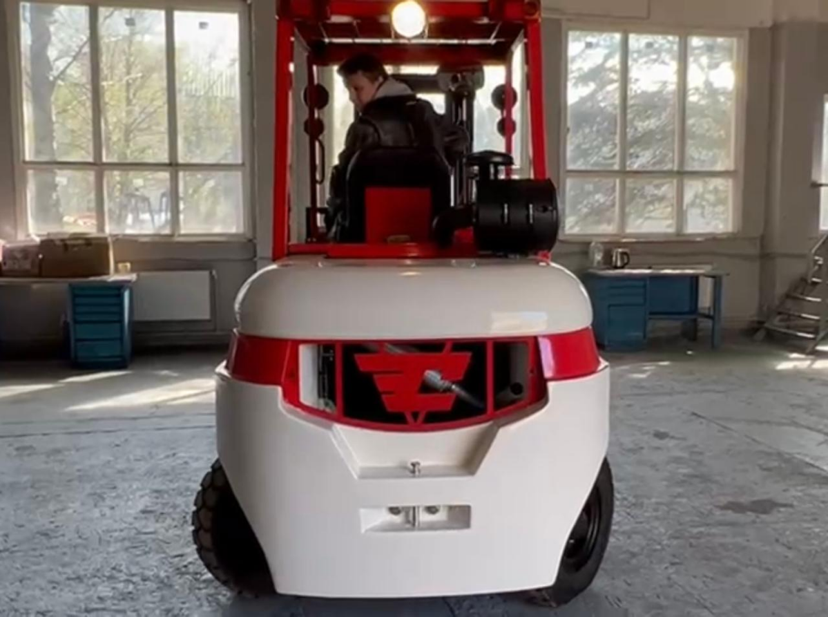 Есть 5тонный дизельный  патриотичный, крассавец :) | Сетка — социальная сеть от hh.ru
