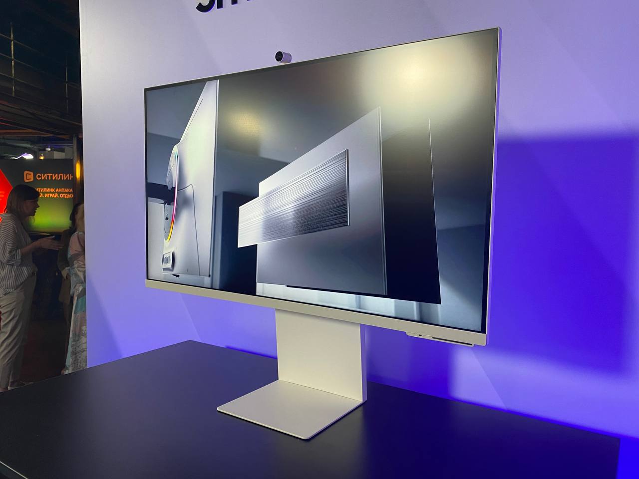 Smart Display M8 поближе! 🔥
Камера на магните. Можно снять, переставить + поставить шторку.
#мониторы #Samsung | Сетка — социальная сеть от hh.ru