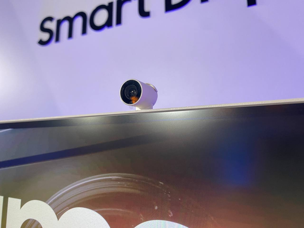 Smart Display M8 поближе! 🔥
Камера на магните. Можно снять, переставить + поставить шторку.
#мониторы #Samsung | Сетка — социальная сеть от hh.ru