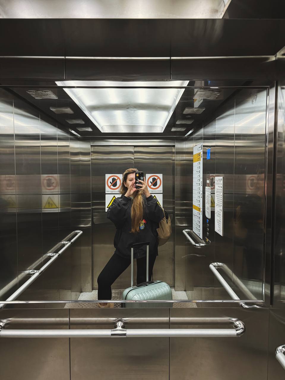 16 часов в дороге, такси сменилось самолетом, а он поездом и какой-то телепорт в детство с этой выпечкой и пончиковыми, фонтанами и квасом на площади. 
Кайф, Минеральные Воды супер | Сетка — социальная сеть от hh.ru