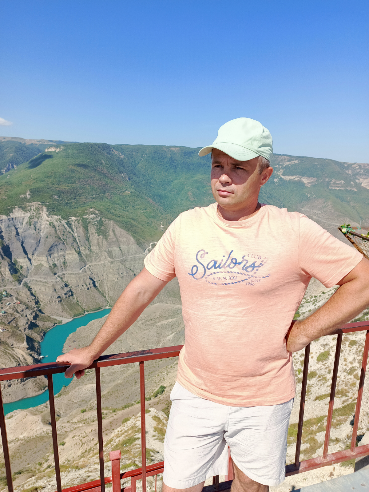 6:00 Подъем, умывается, завтракаем, проверяем вещи.
7:30 Садимся в машину к местному таксисту и едем за 93 км в горы | Сетка — социальная сеть от hh.ru