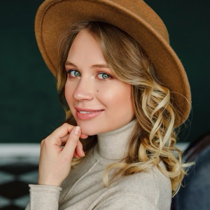 Алена Окрепилова