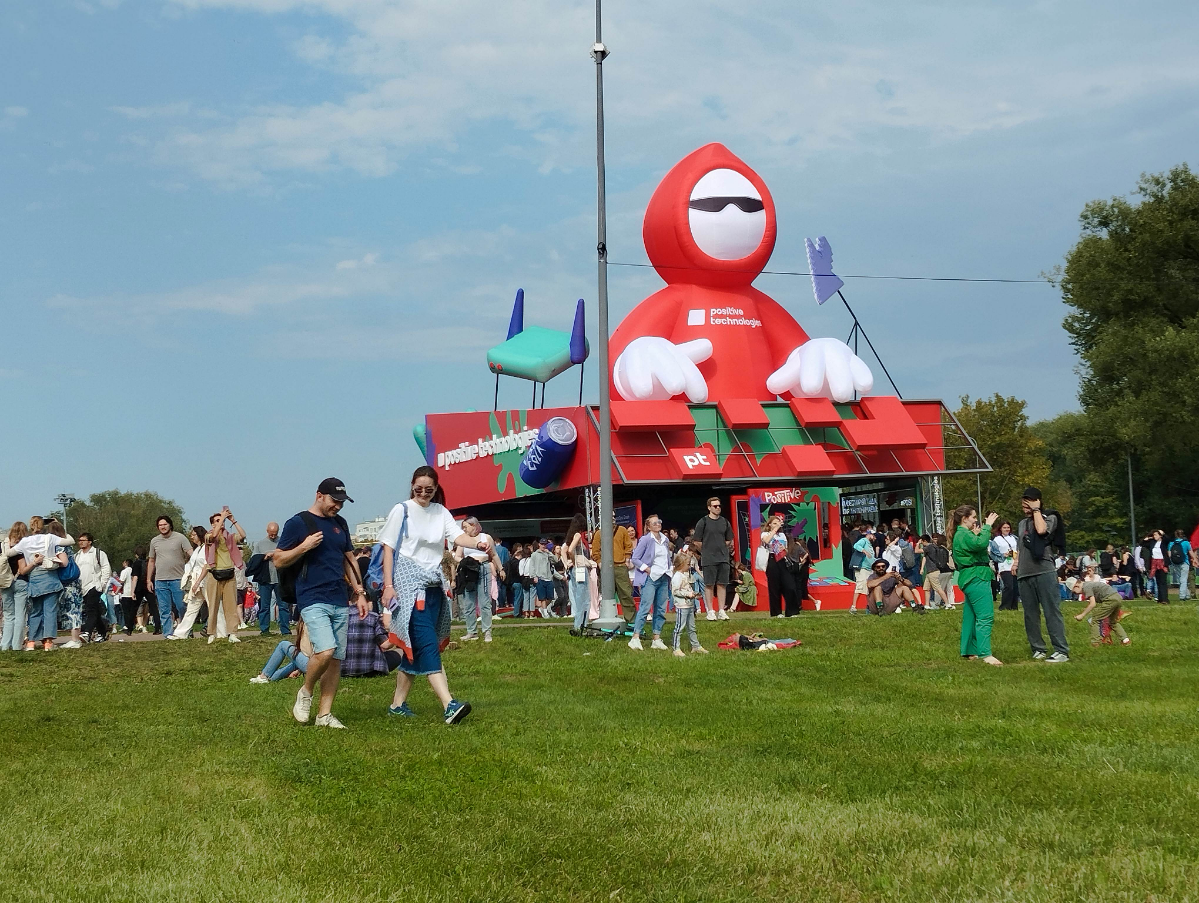 Про #нетворкинг 
Сегодня прошёл #ИТ-пикник на который пришло огромное количество ИТ специалистов | Сетка — социальная сеть от hh.ru