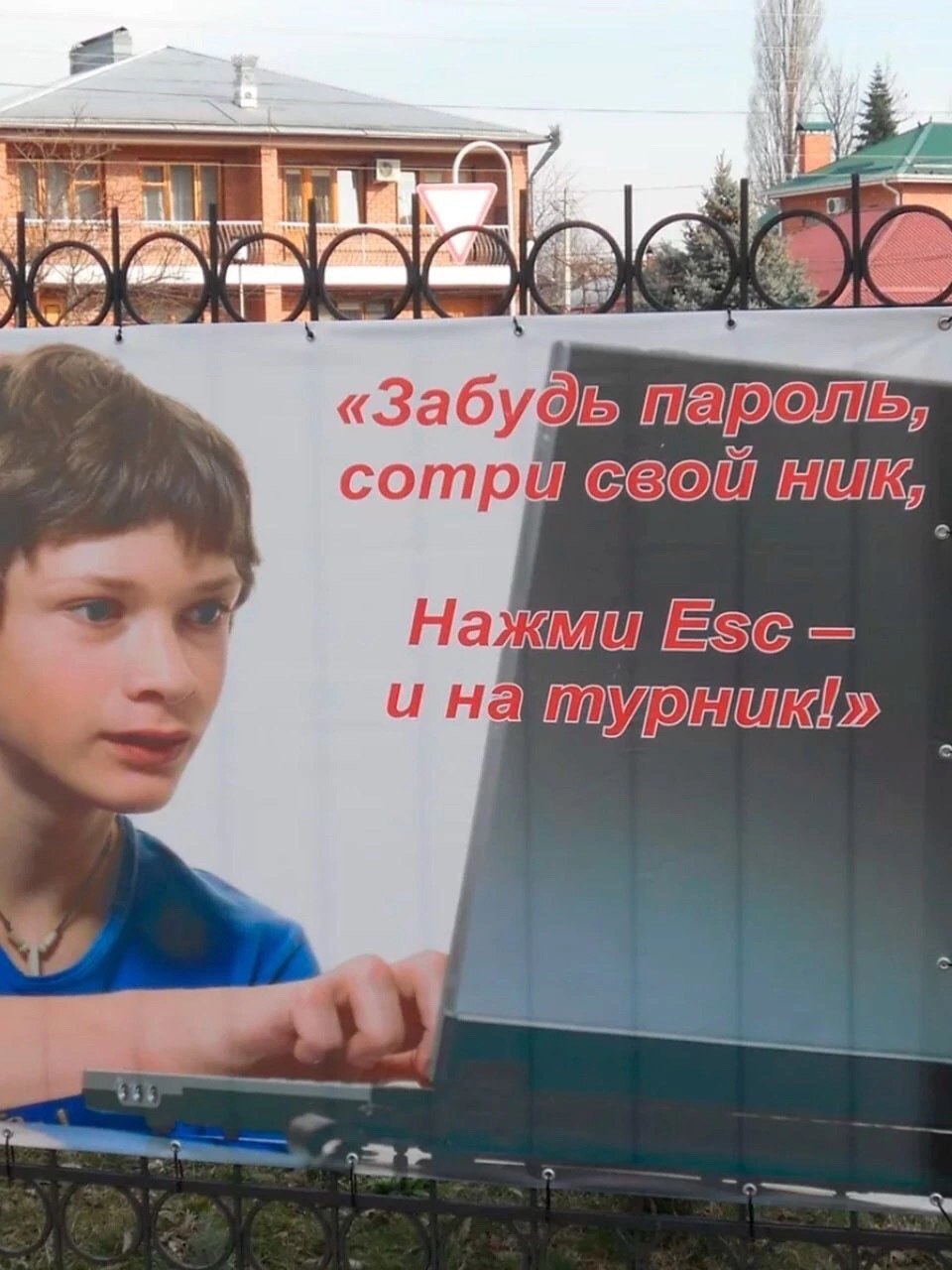 Из серии шедевров социальной рекламы
#Маркетинг | Сетка — социальная сеть от hh.ru