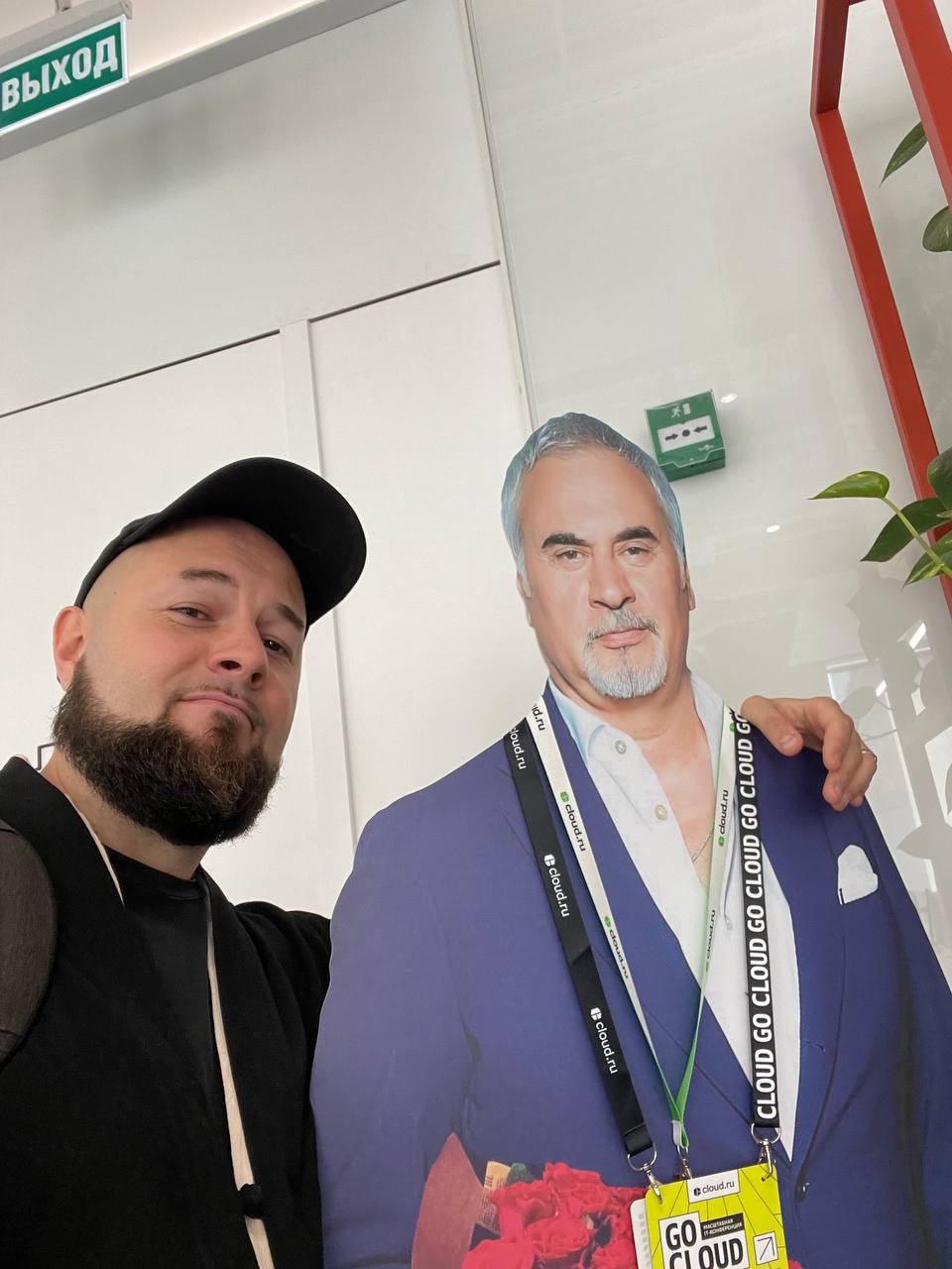 Я тут с Валерой встречался, попросил больше не обрывать провода, обещал подумать. | Сетка — социальная сеть от hh.ru