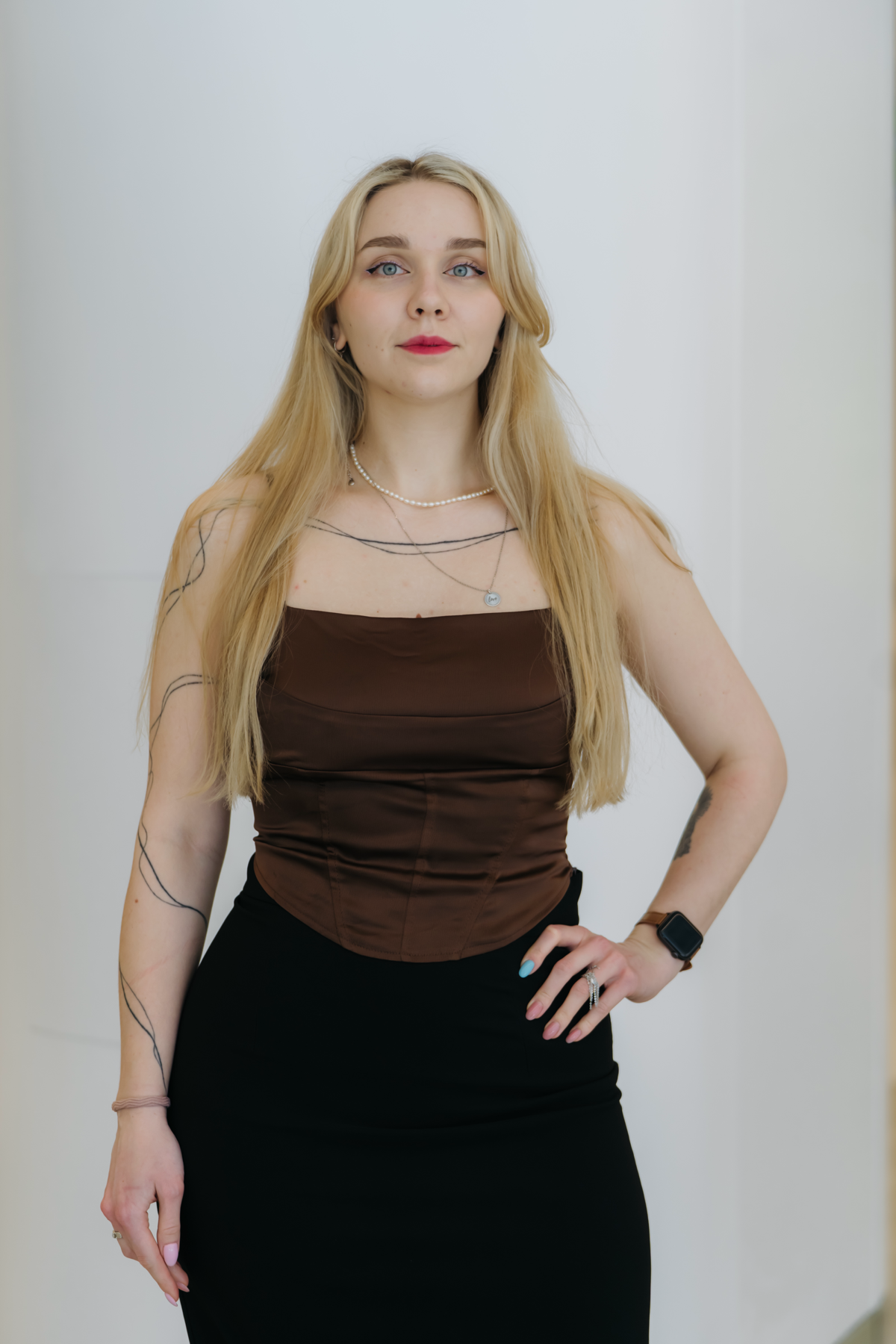 #постзнакомство
Всем алоха! 🌺
Я — Марго Шишкина, руководитель (aka Lead of IT Recruitment team) и страстный поклонник своей профессии! 💼
Моя миссия — не просто нанимать/обучать/развивать свою команду,... | Сетка — социальная сеть от hh.ru