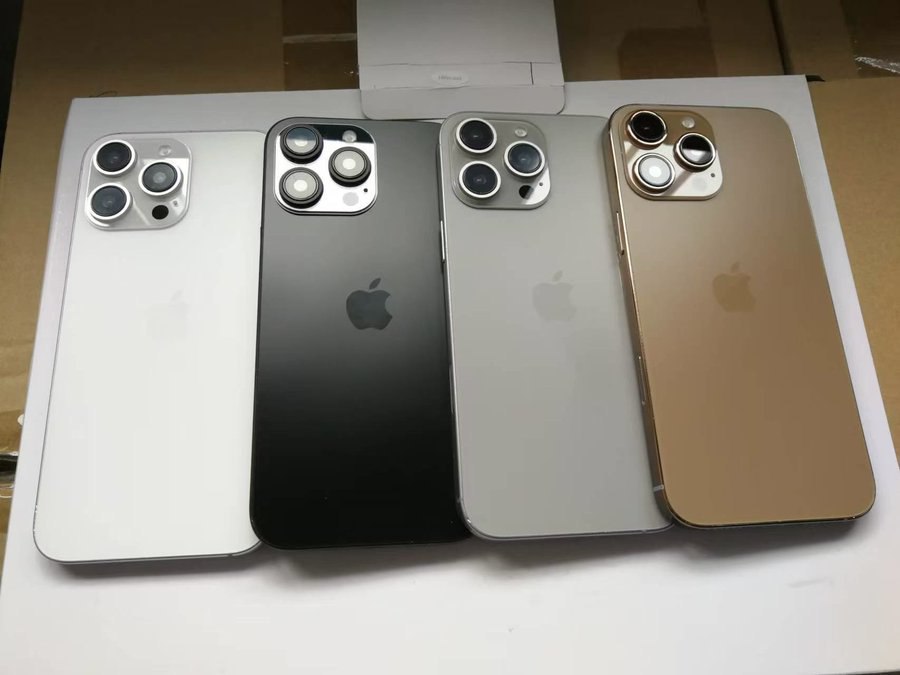 📱iPhone 16 Pro в новом цвете!
Инсайдер Маджин Бу опубликовал фотографию колец камер будущих iPhone 16 Pro и Pro Max, раскрыв новый цвет линейки – Desert Titanium | Сетка — социальная сеть от hh.ru