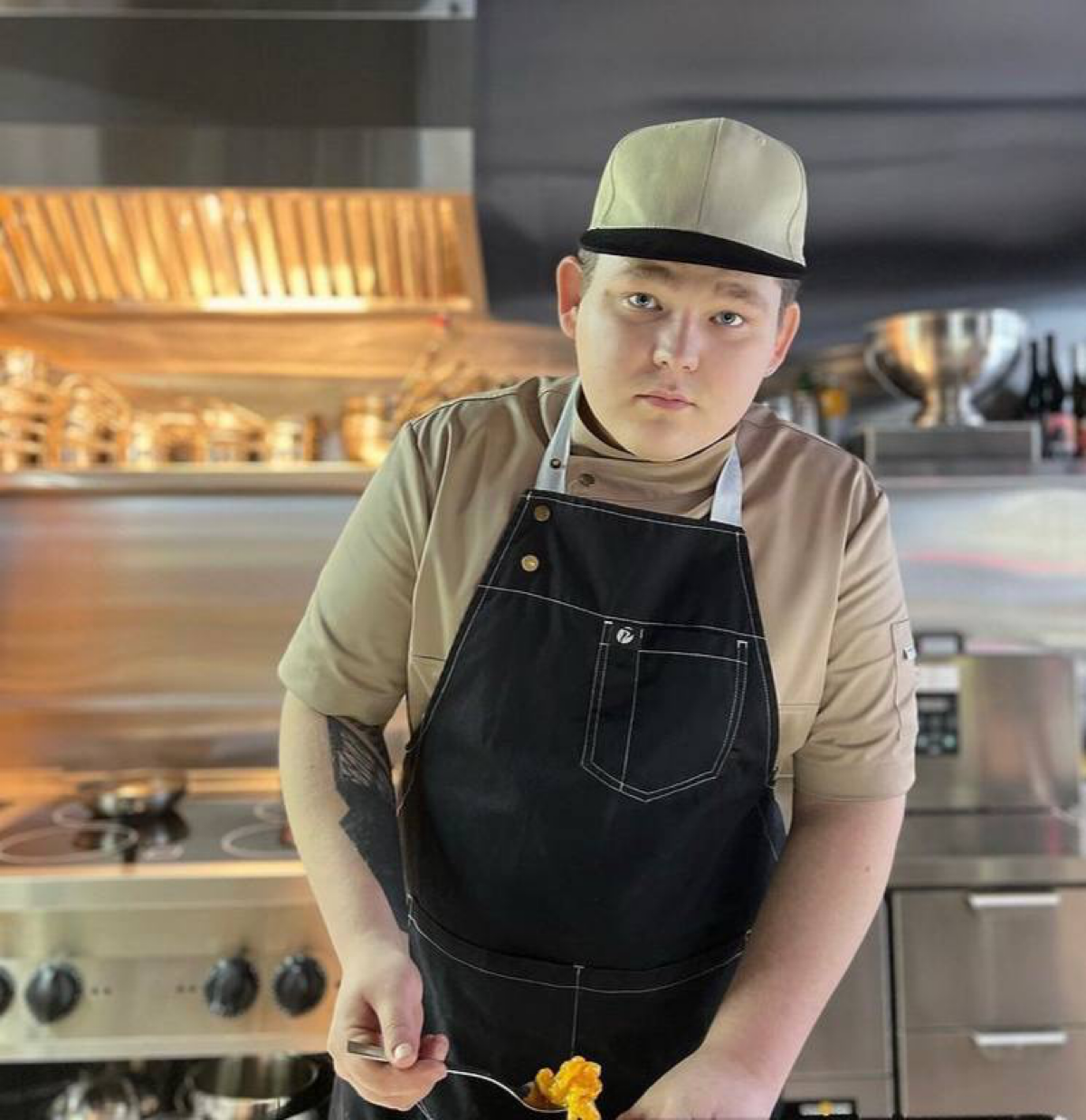 Визитка для сообщества #визитка
Всем привет ❤️
Я Алексей Алексеев, трафик-менеджер из Санкт-Петербурга.
В прошлом шеф-повар). Веду Телеграм-канал, и развиваю свои проекты: Выпускник Яндекса | Сетка — социальная сеть от hh.ru