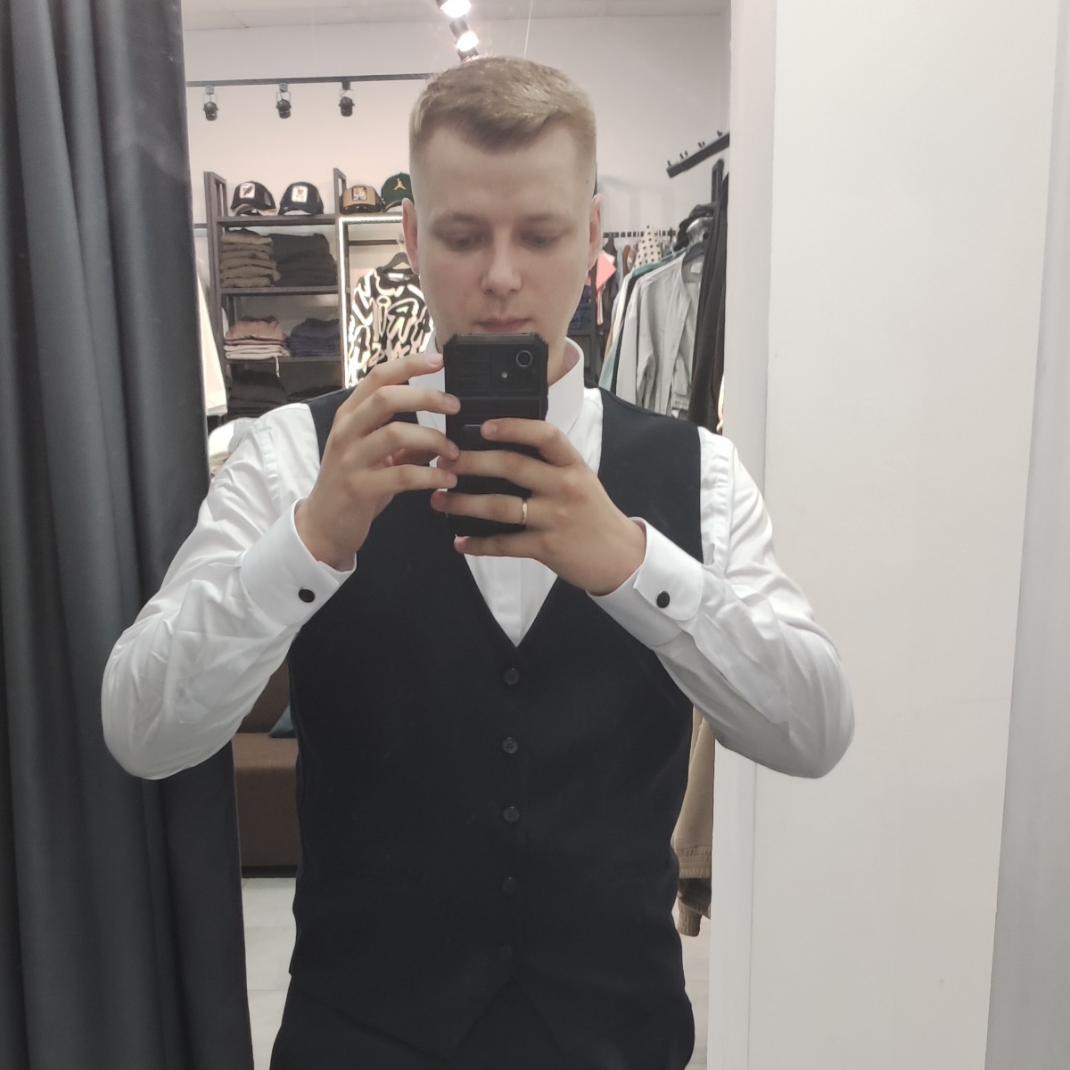 Александр Иванов