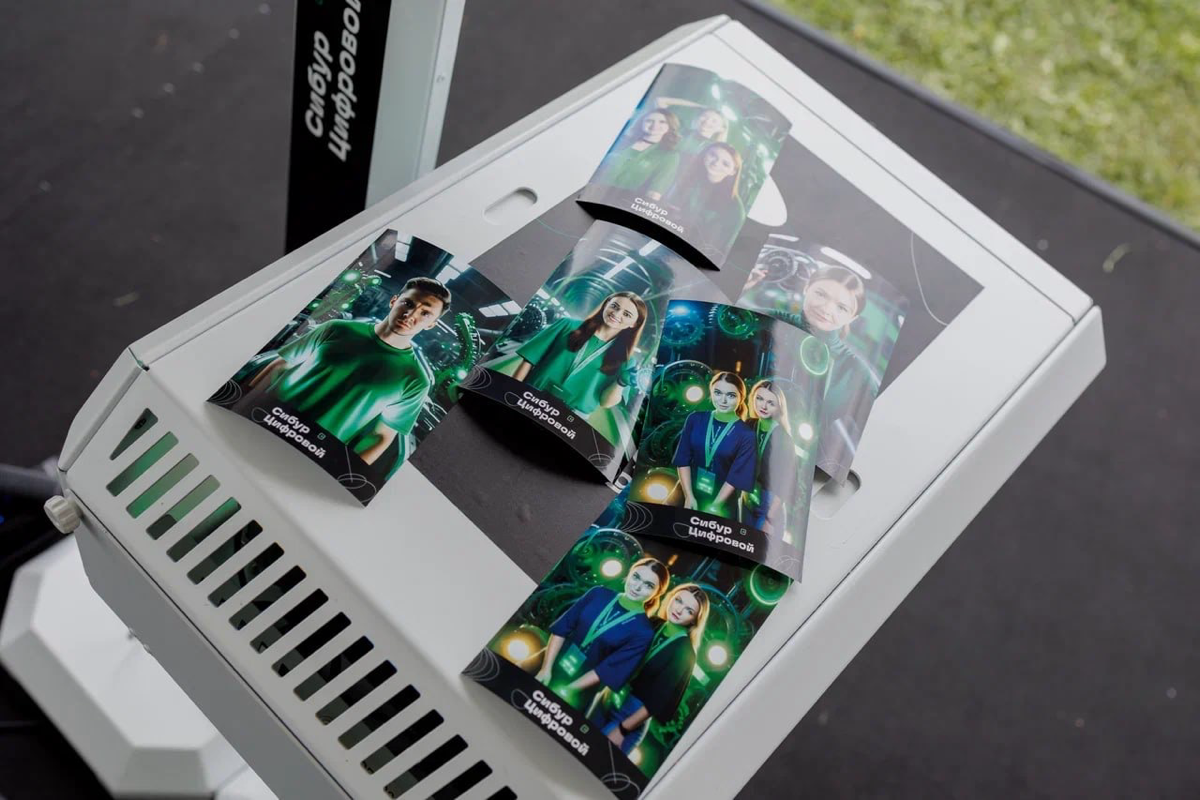 Потихоньку начинает появляться контент с ИТ-пикника. 
Давайте взглянем на событие глазами команды Сибур, которые впервые участвовали на пикнике и сразу покорили всех своим маскотом-Ино Том и мерчом | Сетка — социальная сеть от hh.ru