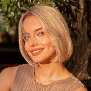 Виолетта Мир