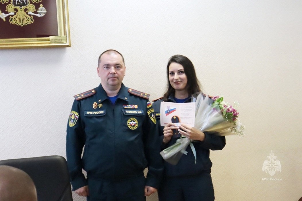 Сотрудникам ФГБУ ВНИИПО МЧС России
вручены очередные специальные звания и награды | Сетка — социальная сеть от hh.ru