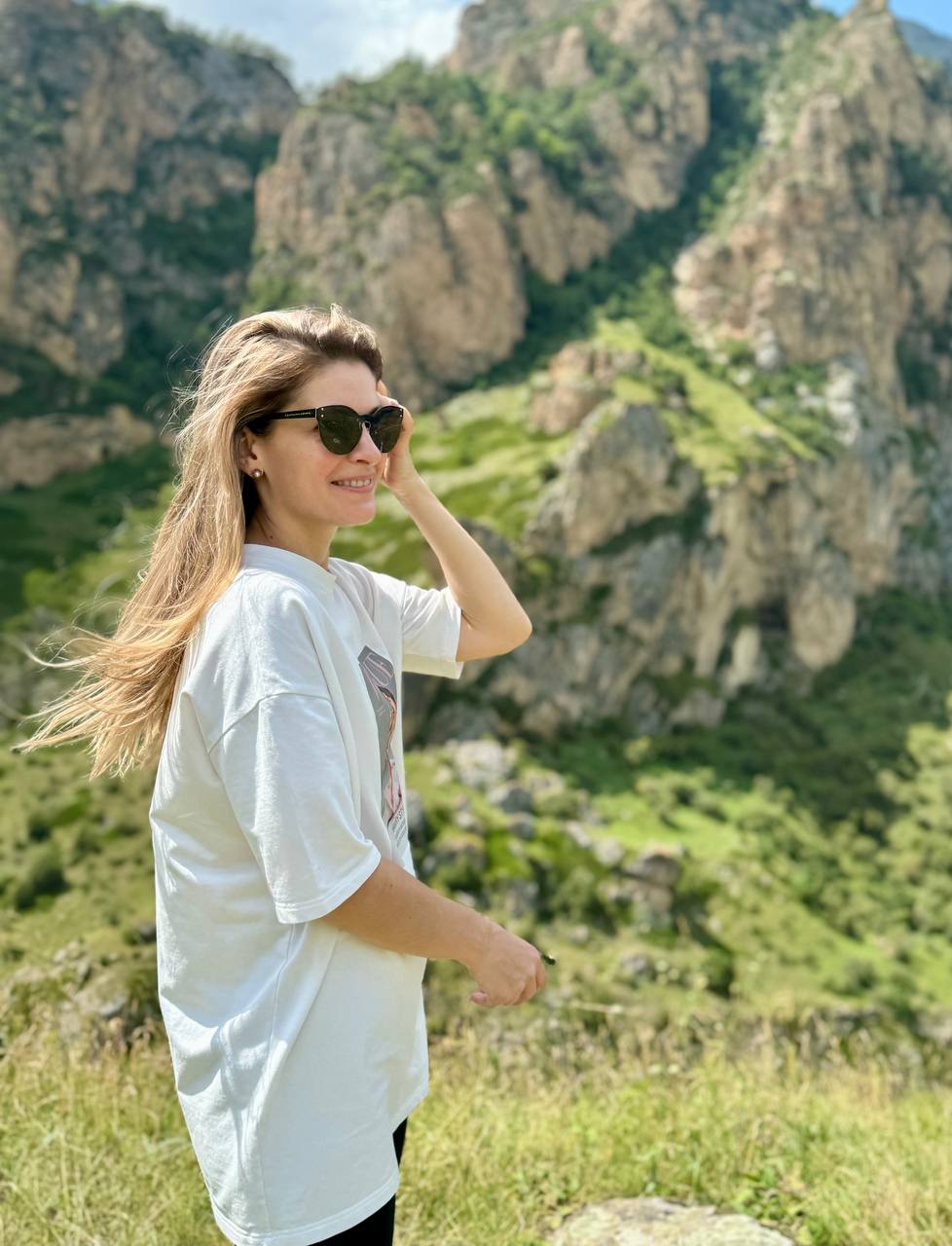 👋 Личный — это вам не обычный бренд
Когда строим бренд, то очеловечиваем его: наделяем ценностями, характером, выбираем тональность, с которой он говорит, с кем дружит, а с кем нет, как выглядит и т.д | Сетка — социальная сеть от hh.ru