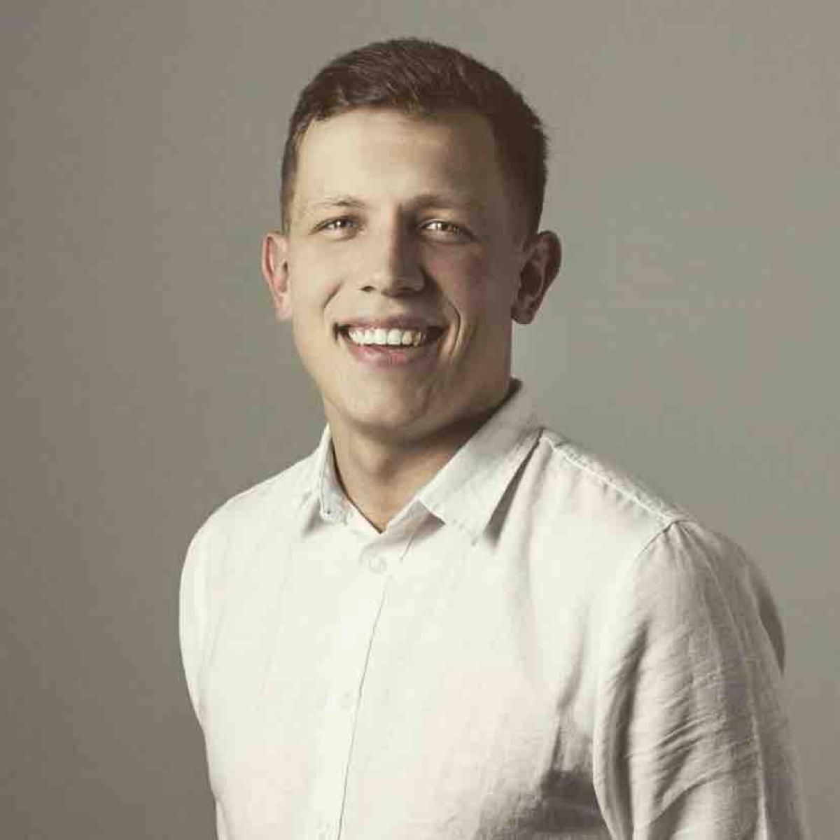 Максим Артисов