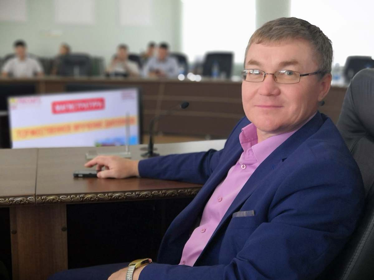 Александр Васильев