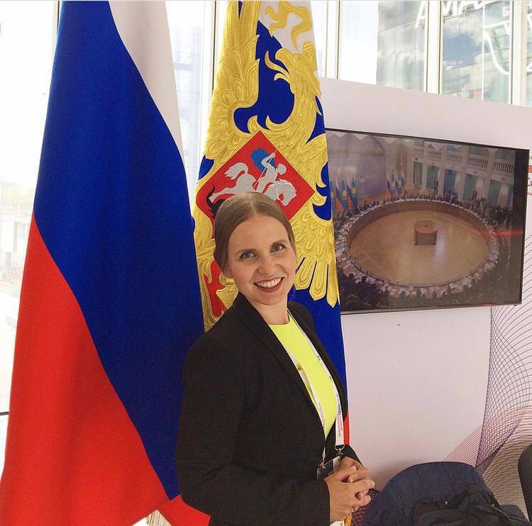Сегодня - День Государственного флага нашей страны 🇷🇺
Радует, что к этому государственному символу стали относиться с бОльшим вниманием: транспорт, образовательные и общественные учреждения, мероприят... | Сетка — социальная сеть от hh.ru