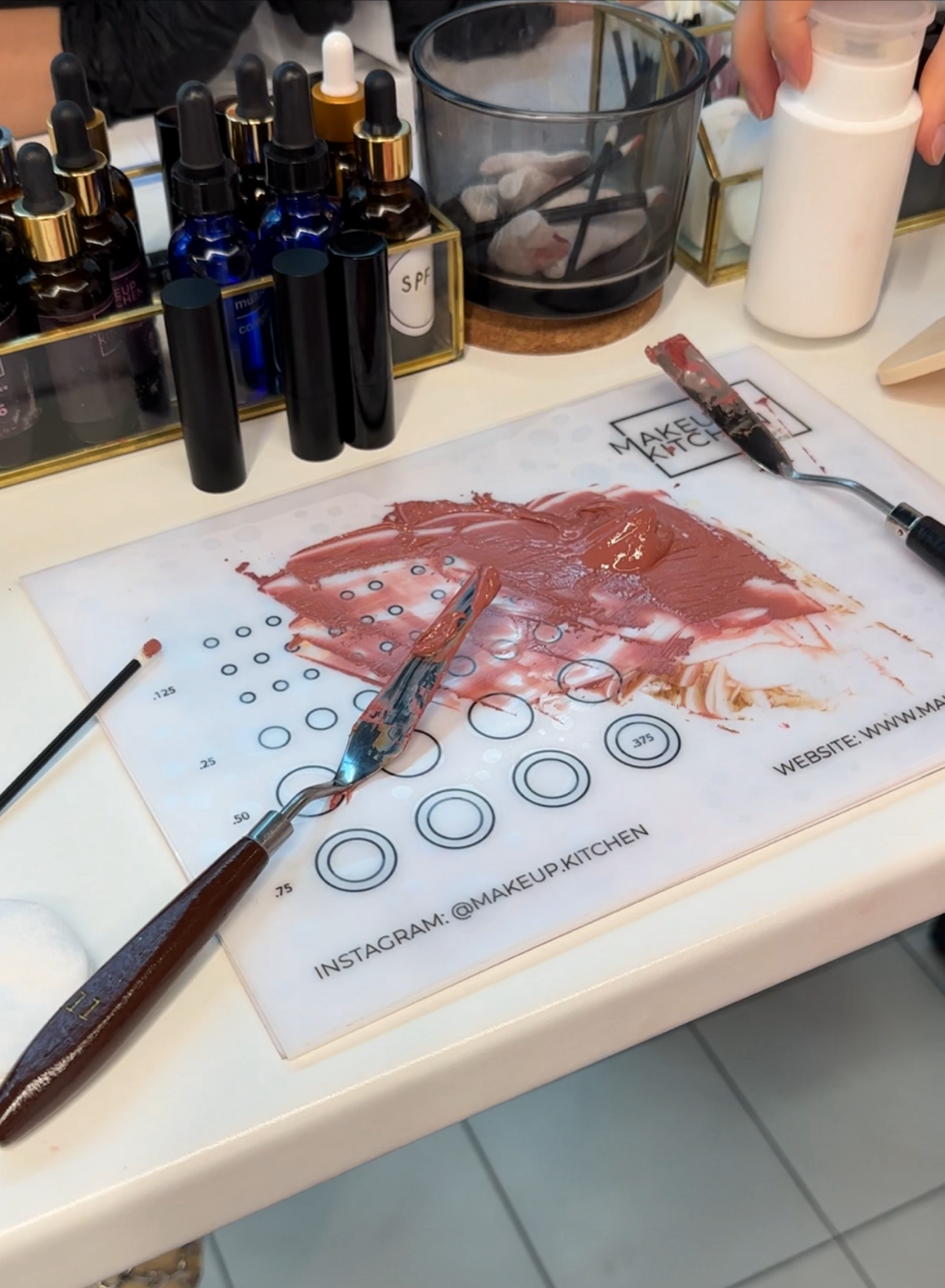 Помадные исследования (полезный пост о текстах)💄 | Сетка — социальная сеть от hh.ru