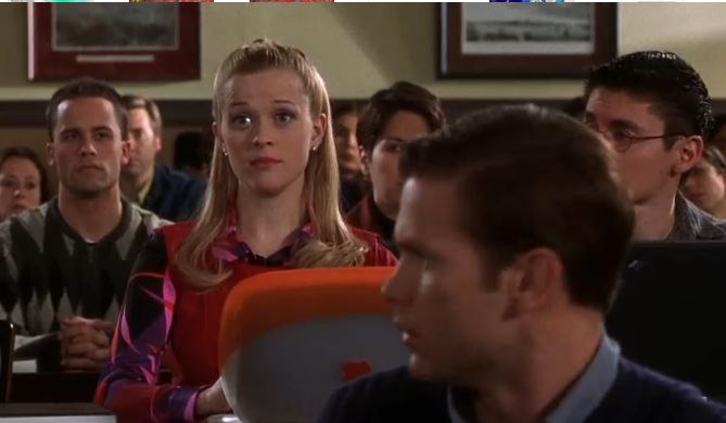 #фифобзор
Прямо с неудачной вечеринки Элль идёт в магазин и покупает — правильно — макбук! Точнее, iBook G3, которые появились в 1999 году как модель для студентов и школьников | Сетка — социальная сеть от hh.ru