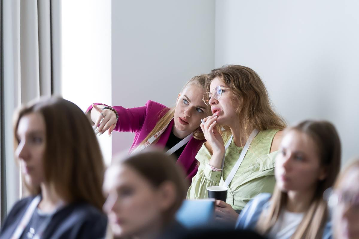 Сезон в несезон 👌🏻
Традиционно лето считается не очень активным периодом в бизнесовой и маркетинговой сфере: жара, отпуска.. | Сетка — социальная сеть от hh.ru