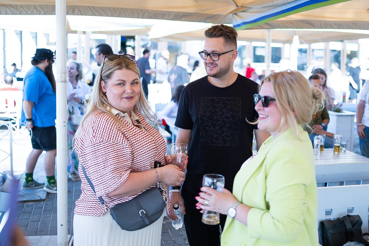 Сезон в несезон 👌🏻
Традиционно лето считается не очень активным периодом в бизнесовой и маркетинговой сфере: жара, отпуска.. | Сетка — социальная сеть от hh.ru