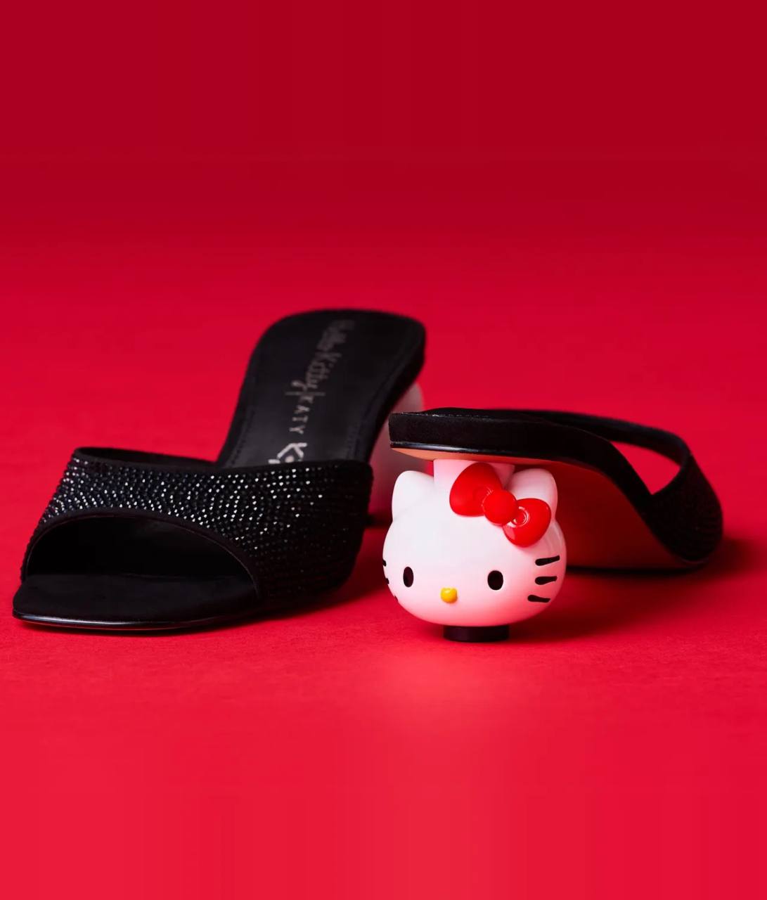 Бренд обуви Кэти Перри представил совместную капсулу с Hello Kitty
Она приурочена к 50-летию известного персонажа | Сетка — социальная сеть от hh.ru