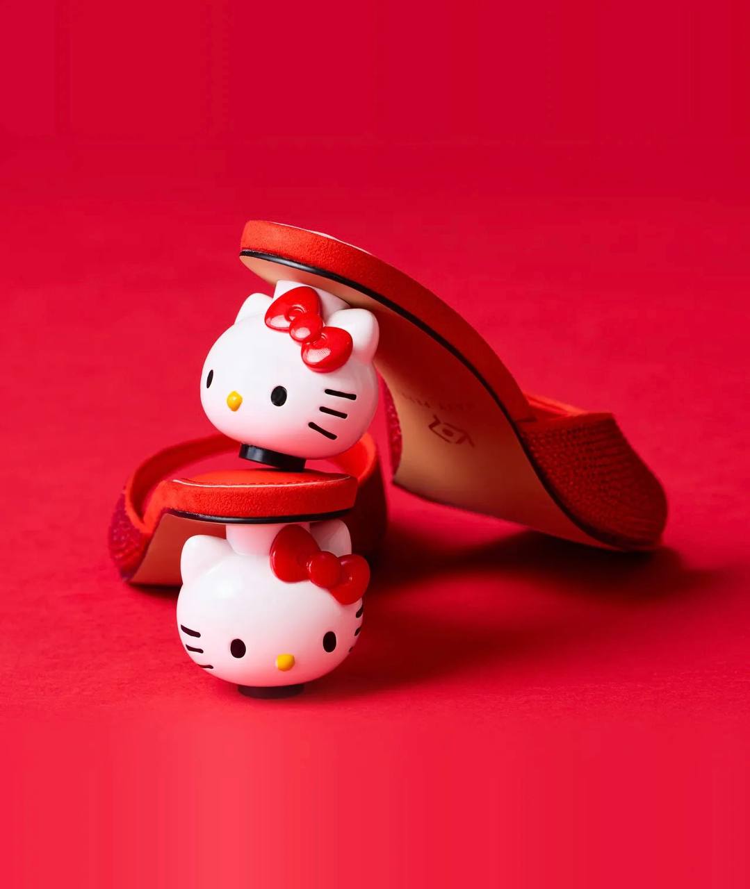 Бренд обуви Кэти Перри представил совместную капсулу с Hello Kitty
Она приурочена к 50-летию известного персонажа | Сетка — социальная сеть от hh.ru