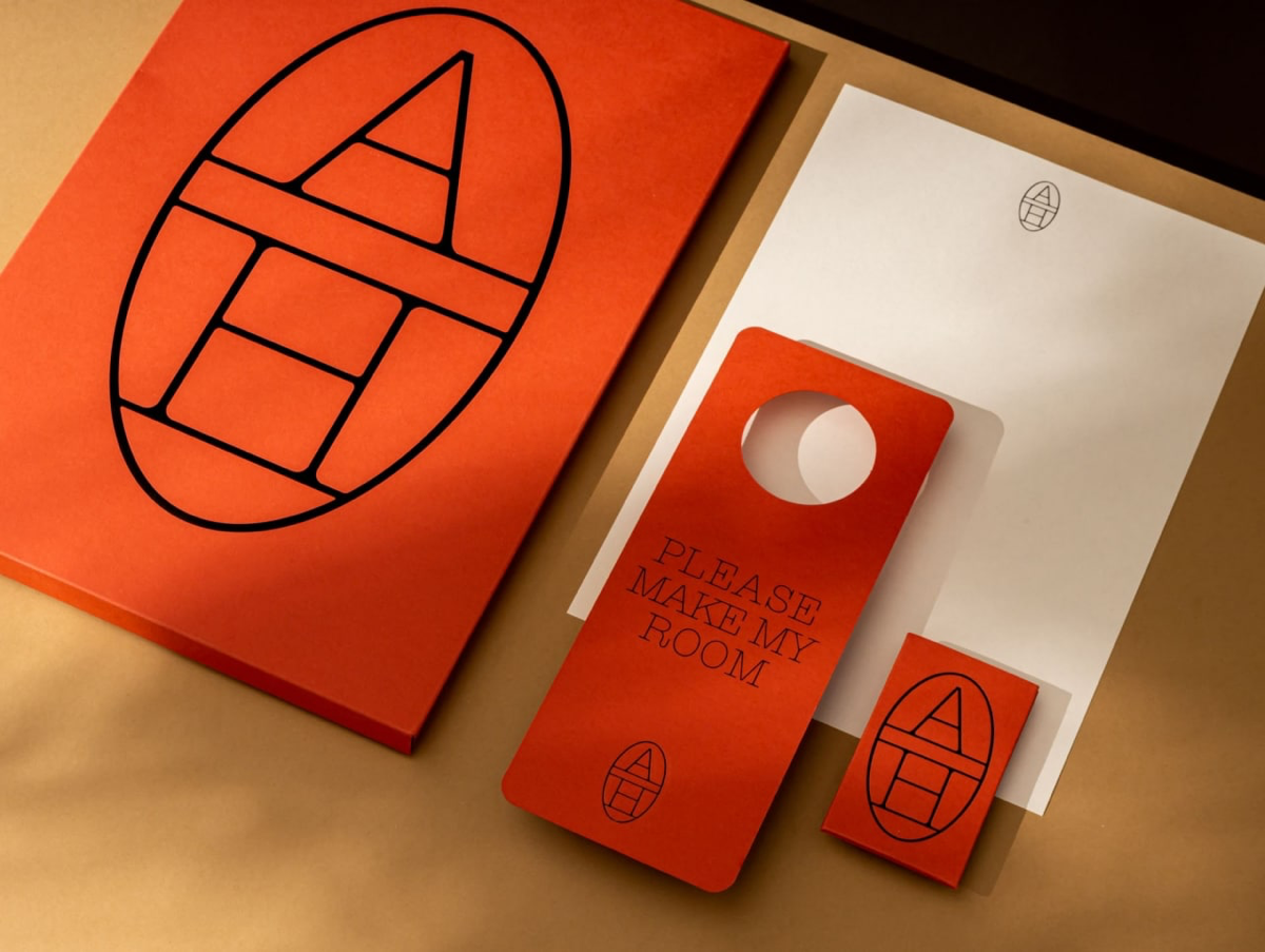 Фирменный стиль Andaman House — закрытого пляжного клуба на Пхукете
Айдентика очень выдержанная, в её основе — самодельная тонкая низкоконтрастная антиква в сочетании с лаконичной и благородной палитр... | Сетка — социальная сеть от hh.ru