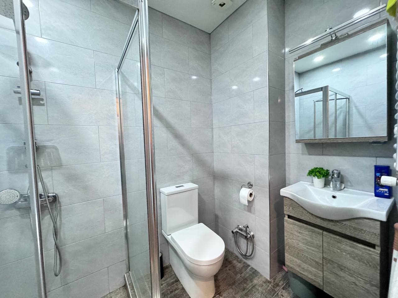 🤎🤎🤎🤎
Батуми, ул. Багратиони, 129.
📍Локация на карте
— В квартире выполнен качественный ремонт.
— Газовое отопление | Сетка — социальная сеть от hh.ru