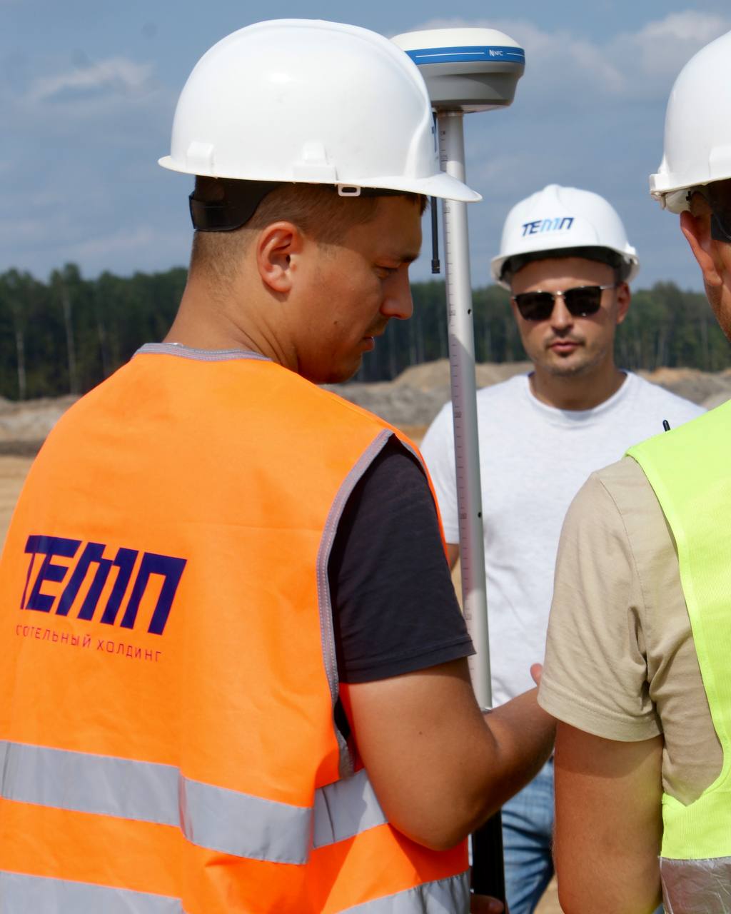 Генеральный директор строительного холдинга ТЕМП, Дмитрий Леонидович Грохольский, рассказал о поездке в Десногорск:
В эту среду побывал в Десногорске, где ТЕМП с холдингом «ТИТАН-2» приступил к вертик... | Сетка — социальная сеть от hh.ru