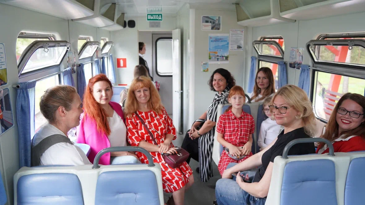 Россия - страна железных дорог. Я очень люблю путешествовать на поезде. Под стук колес я отдыхаю. Люблю чай из подстаканника и задушевные разговоры со случайными попутчиками | Сетка — социальная сеть от hh.ru