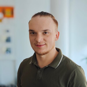 Рустам Султонбеков