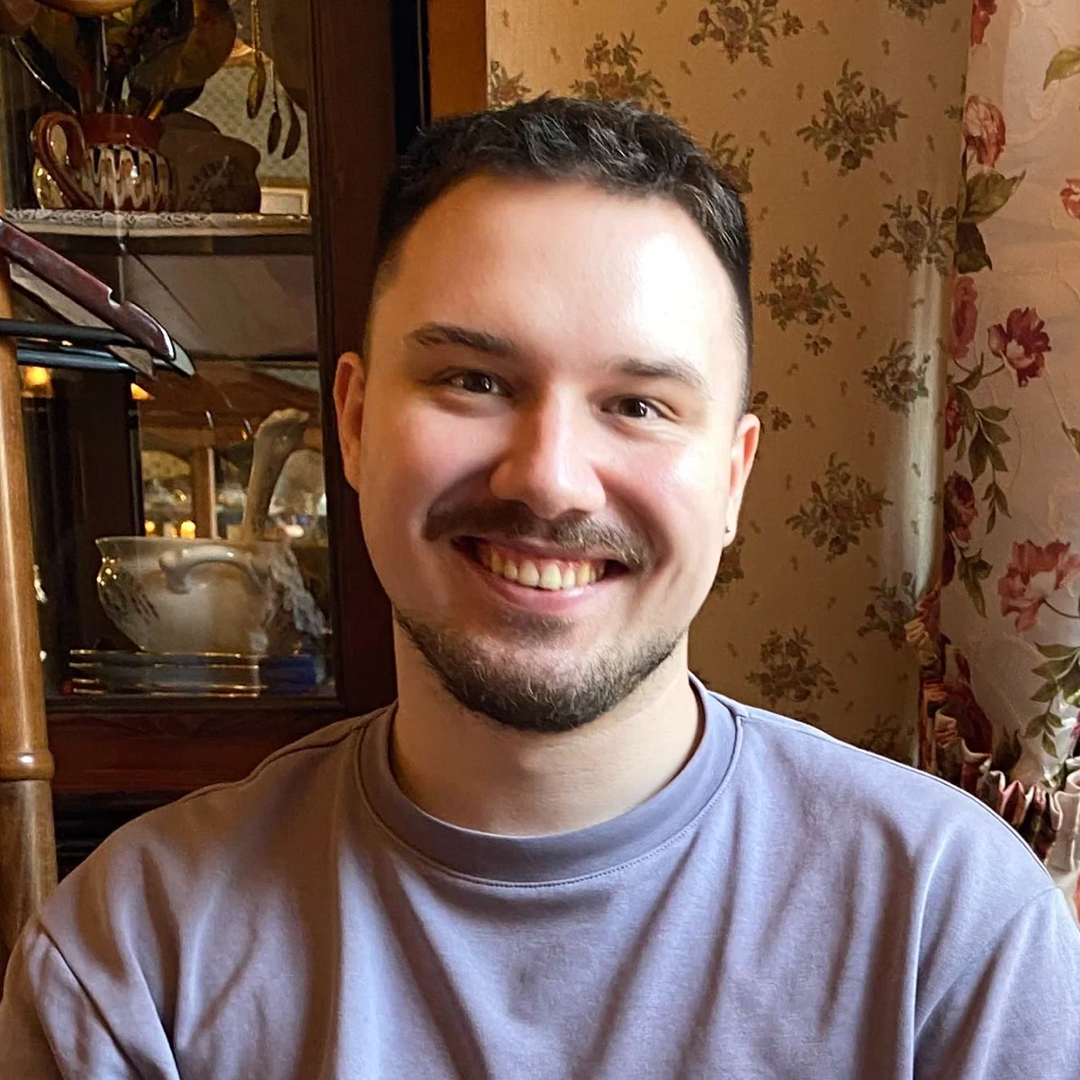 📷Снимите это немедленно!
Пока Дмитрий Безуглый не может выступить, но обязательно расскажет про хайп в управлении продуктами позже, а у нас новая тема и не менее огненный спикер 🤩 | Сетка — социальная сеть от hh.ru