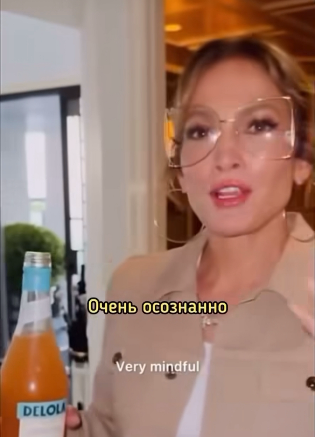 “Very demure, very mindful” - вирусится тренд на скромность, элегантность и осознанность | Сетка — социальная сеть от hh.ru